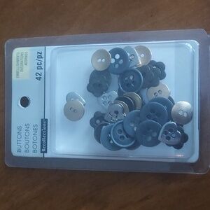 RECOLLECTIONS buttons 42 pc